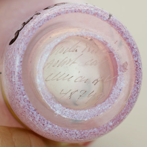 Kosta Boda (Sweden) "Open Minds" pink mini vase with face designed by Ulrica Hydman-Vallien Glass Coco Retrotique