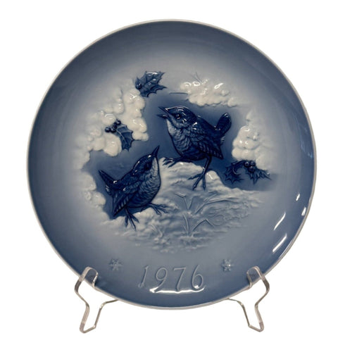 Hutschenreuther (Germany) Porcelain 1976 collector's plate featuring a pair of wrens