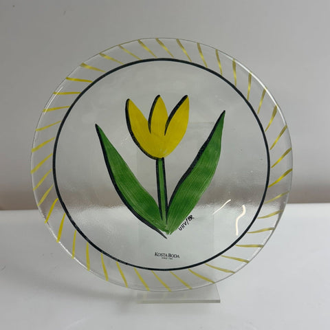 Kosta Boda (Sweden) Tulipa, Ulrica Hydman Vallien yellow tulip plate 18 cm diameter