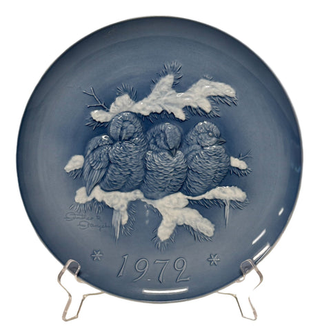 Hutschenreuther (Germany) Porcelain 1972 "Safe together" collector's plate featuring a pair of wrens (Copy)
