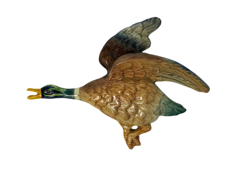 Sylvac very rare graduating set of two flying Wall Ducks, stamped 1402 and 1360