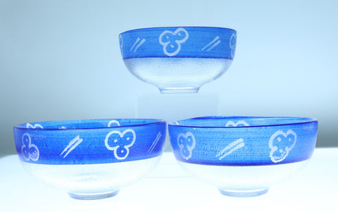 Kosta Boda (Sweden) "Kaboka" series small glass bowls blue with flower designed by Ulrica Hydman-Vallien (set of three) Bowl Coco Retrotique