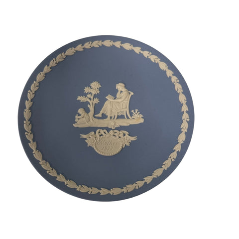 Wedgwood (England) 1977 Mother's Day Plate