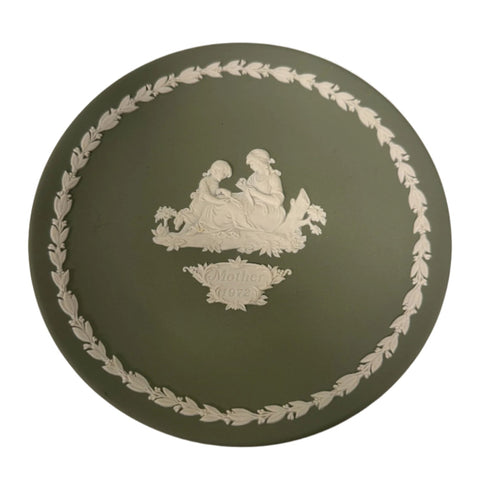 Wedgwood (England) 1972 Mother's Day plate
