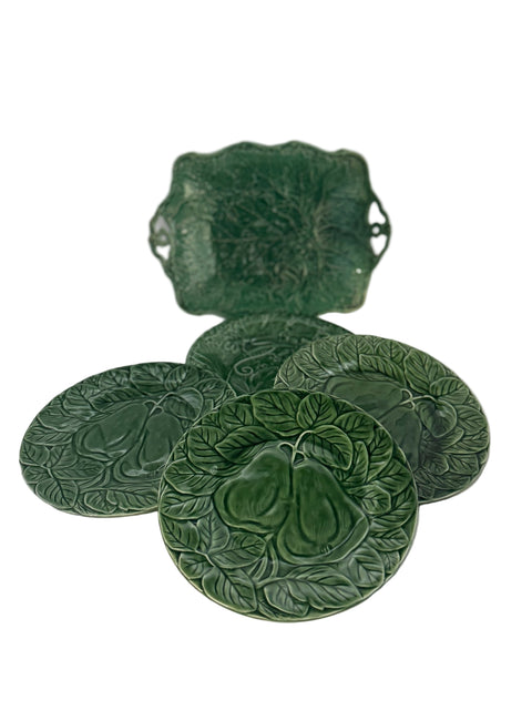 Bordallo Pinheiro (Portugal) green majolica cabbage leaf plate with pears diameter 20 cm