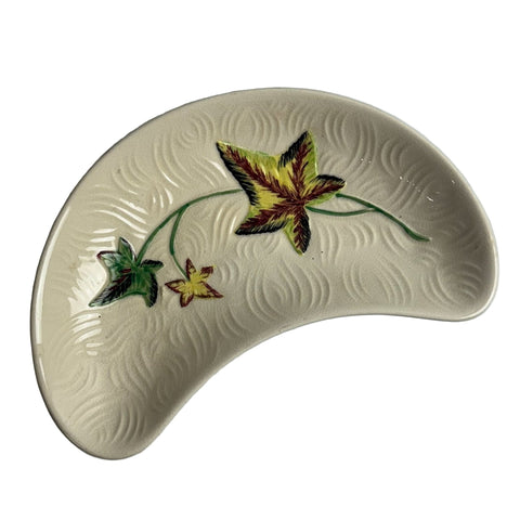 Shorter and Son, Staffordshire (England) Woodland pottery kidney shaped hand painted leaf pattern